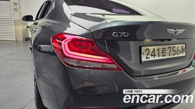 Genesis G70 2018 — photo 9