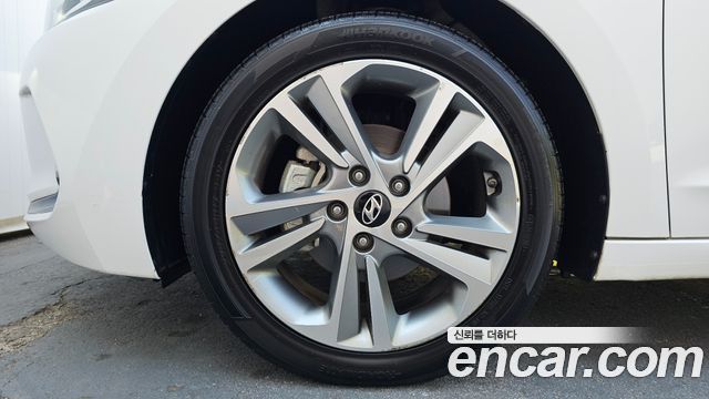 Hyundai AVANTE 2017 — photo 5