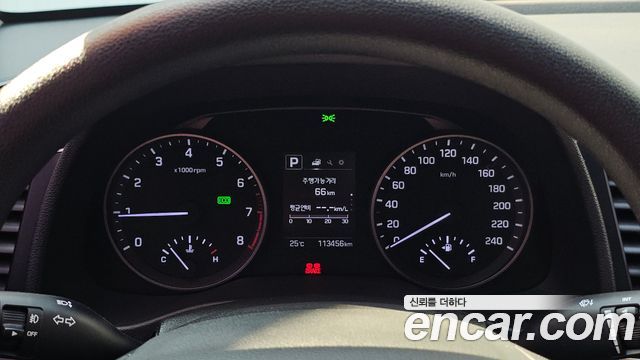 Hyundai AVANTE 2017 — photo 11