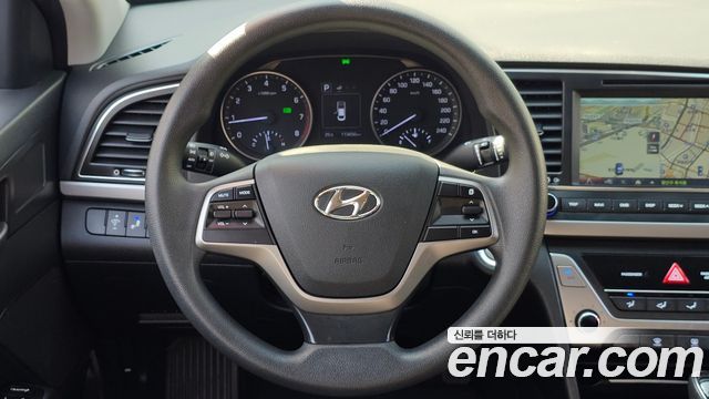Hyundai AVANTE 2017 — photo 19