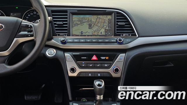 Hyundai AVANTE 2017 — photo 20