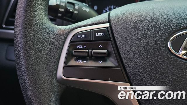 Hyundai AVANTE 2017 — photo 24