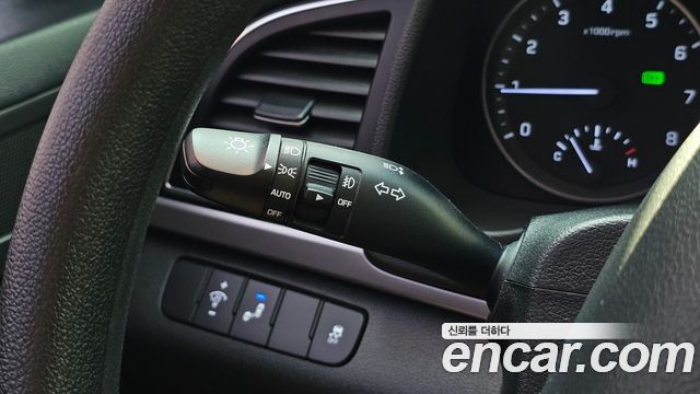 Hyundai AVANTE 2017 — photo 25
