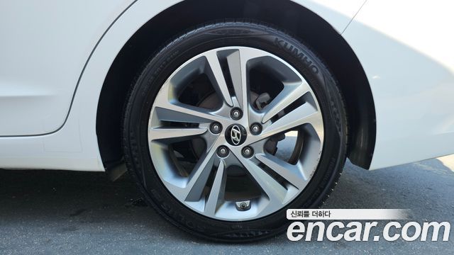 Hyundai AVANTE 2017 — photo 7