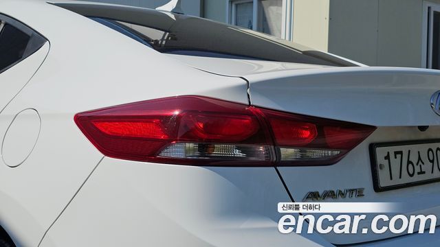 Hyundai AVANTE 2017 — photo 9