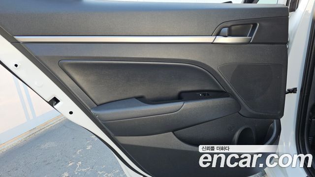 Hyundai AVANTE 2017 — photo 15