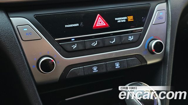 Hyundai AVANTE 2017 — photo 27
