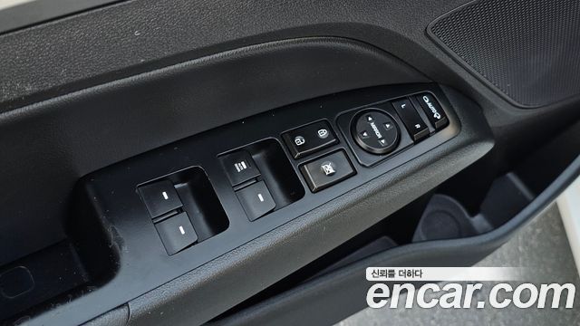 Hyundai AVANTE 2017 — photo 29