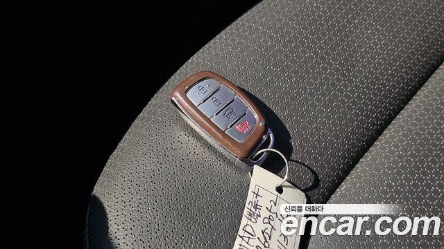 Hyundai AVANTE 2017 — photo 32