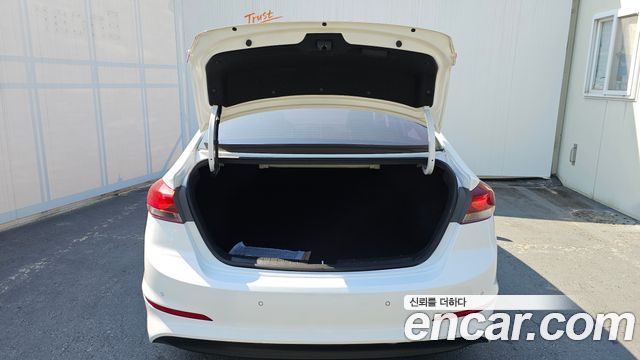 Hyundai AVANTE 2017 — photo 35