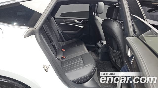 Audi A7 2021 — photo 17