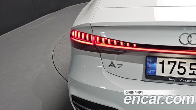 Audi A7 2021 — photo 9