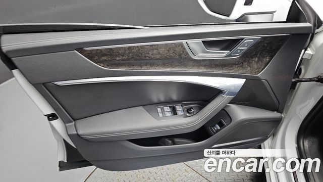 Audi A7 2021 — photo 14