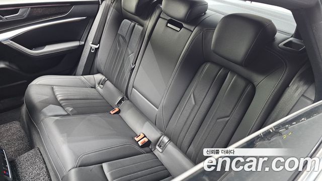 Audi A7 2021 — photo 28