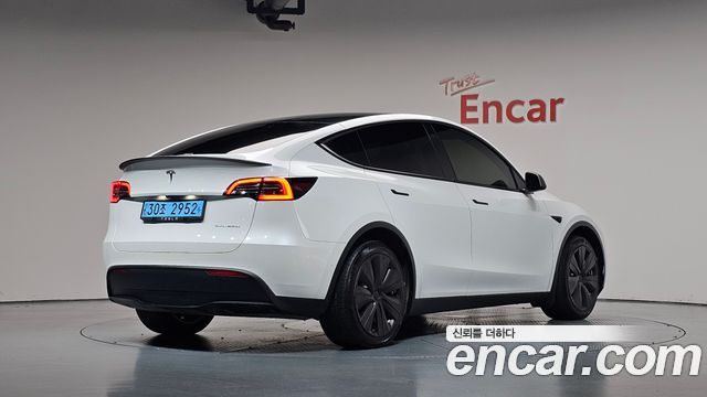Tesla Model Y 2022 — photo 2