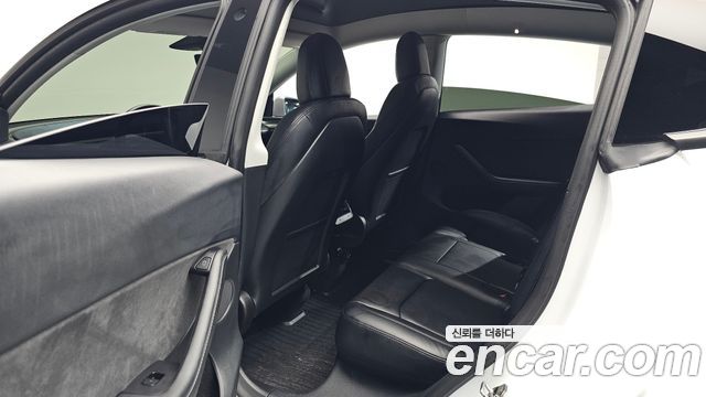 Tesla Model Y 2022 — photo 18