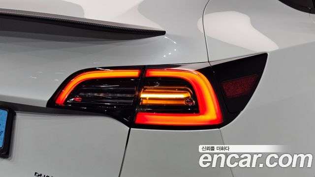 Tesla Model Y 2022 — photo 9