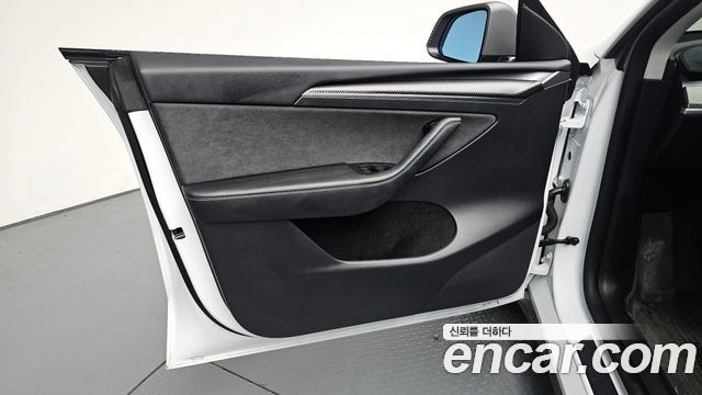Tesla Model Y 2022 — photo 14