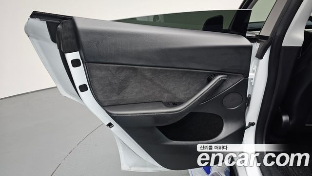 Tesla Model Y 2022 — photo 15
