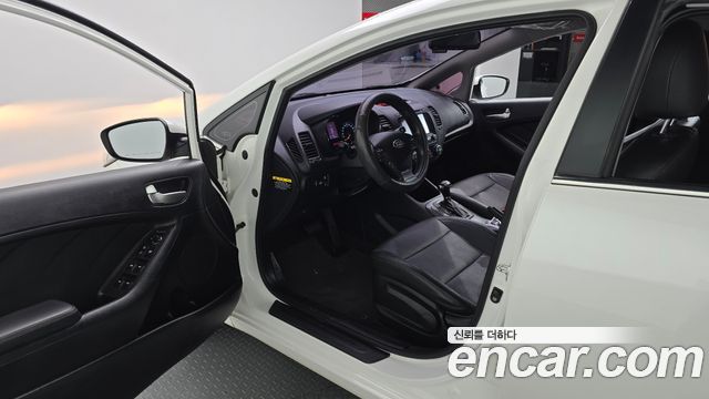 Kia K3 2015 — photo 13