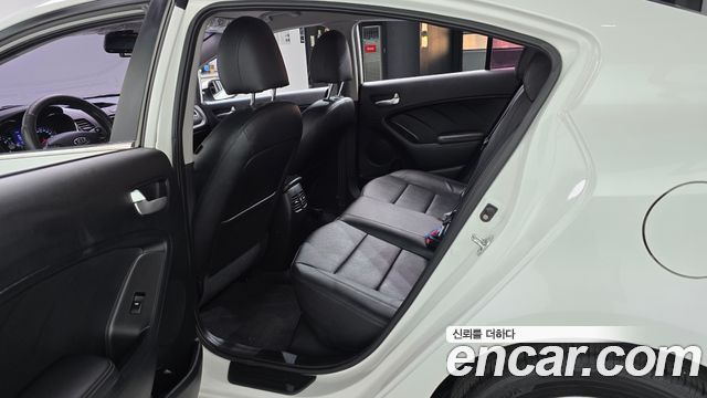 Kia K3 2015 — photo 17