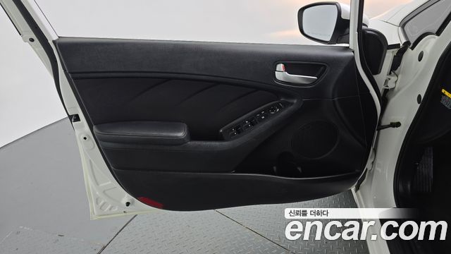 Kia K3 2015 — photo 14
