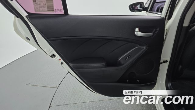 Kia K3 2015 — photo 15