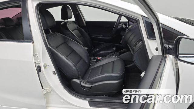 Kia K3 2015 — photo 16