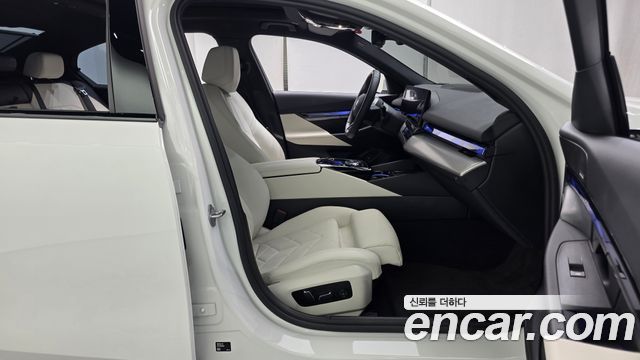 BMW i5 2025 — photo 16