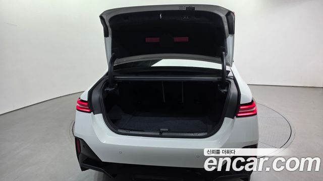 BMW i5 2025 — photo 38