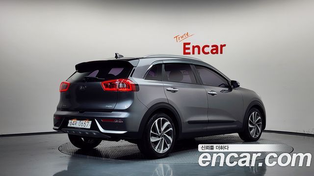 Kia Niro 2017 — photo 2