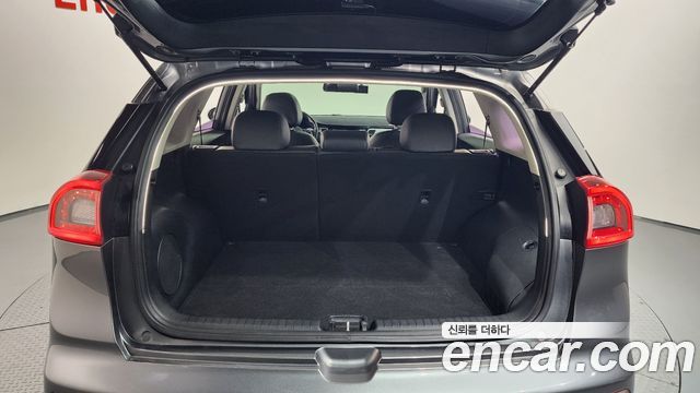 Kia Niro 2017 — photo 23