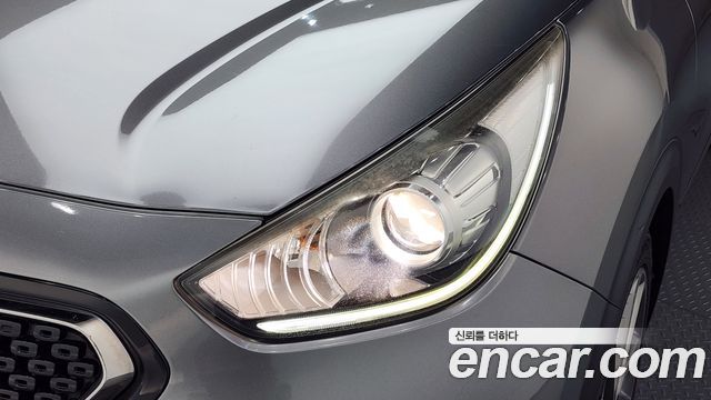 Kia Niro 2017 — photo 8