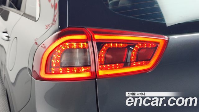 Kia Niro 2017 — photo 9