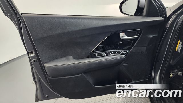 Kia Niro 2017 — photo 14