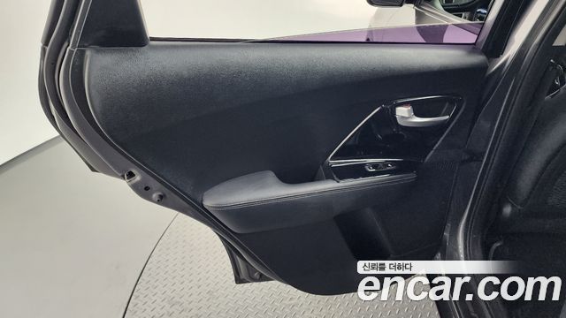 Kia Niro 2017 — photo 15
