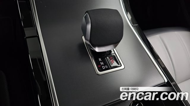 Land Rover Range Rover Evoque 2025 — photo 12