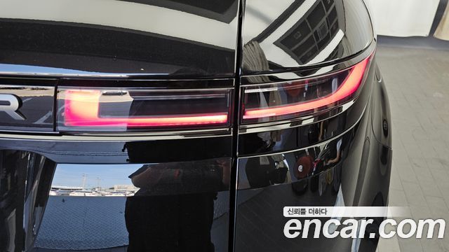 Land Rover Range Rover Evoque 2025 — photo 9