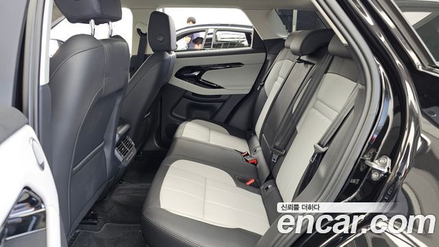 Land Rover Range Rover Evoque 2025 — photo 16
