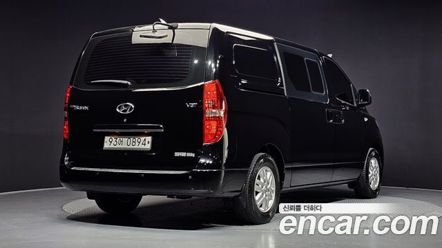 Hyundai Starex 2019 — photo 2