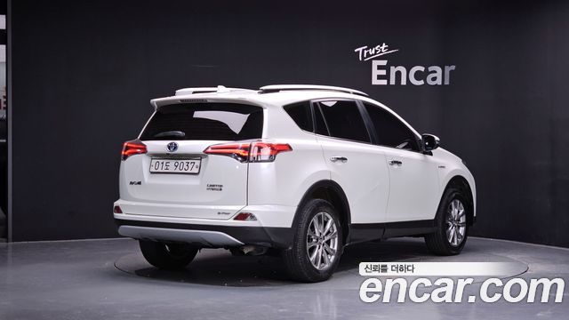 Toyota RAV4 2017 — photo 2