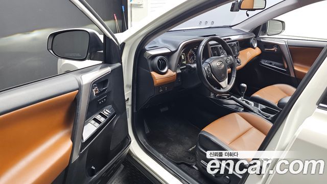 Toyota RAV4 2017 — photo 13