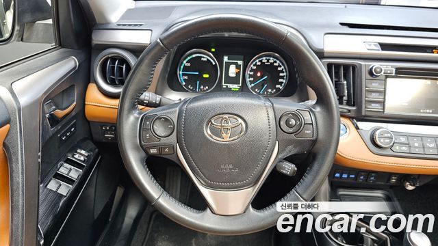 Toyota RAV4 2017 — photo 18