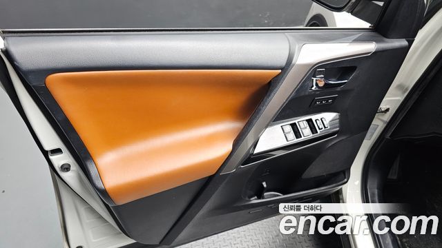 Toyota RAV4 2017 — photo 14