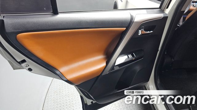 Toyota RAV4 2017 — photo 15