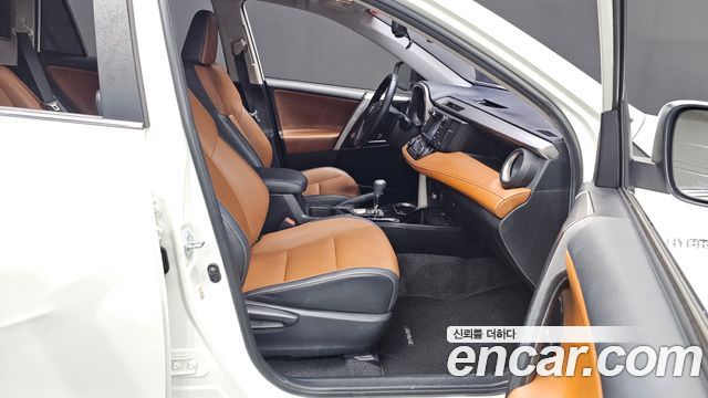 Toyota RAV4 2017 — photo 16