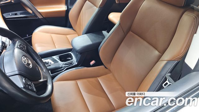 Toyota RAV4 2017 — photo 29