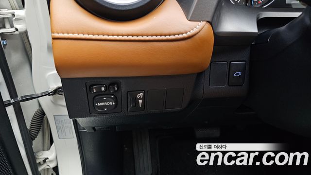 Toyota RAV4 2017 — photo 32