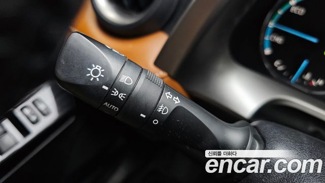 Toyota RAV4 2017 — photo 33