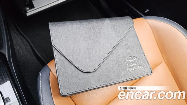 Toyota RAV4 2017 — photo 35